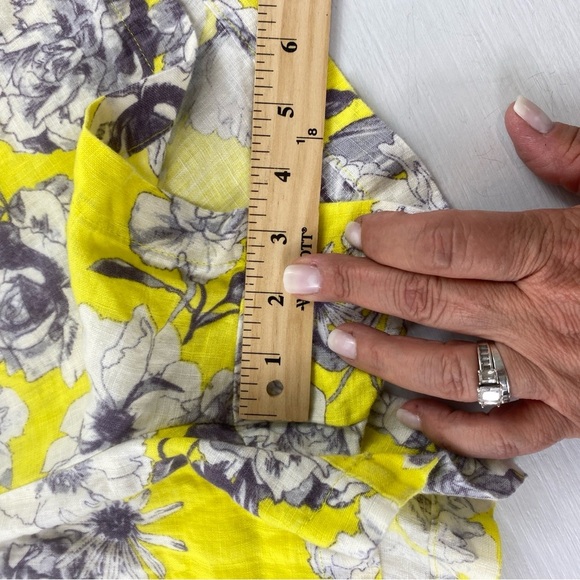 Kut from the Kloth Jansen Yellow Japanese Floral Printed 100% Linen Shorts Sz 10 - Picture 10 of 14